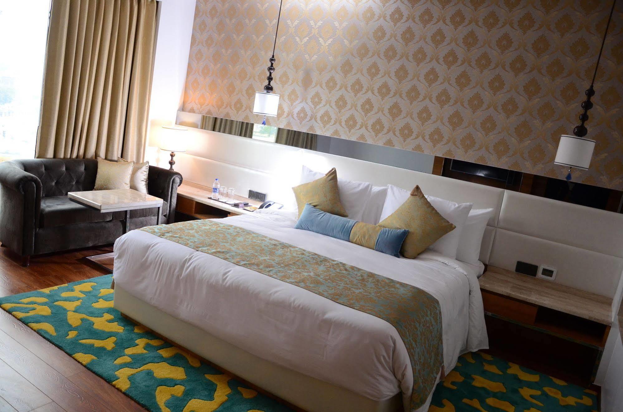 เรดิสัน บลู ชัมมู Hotel จามมู ภายนอก รูปภาพ