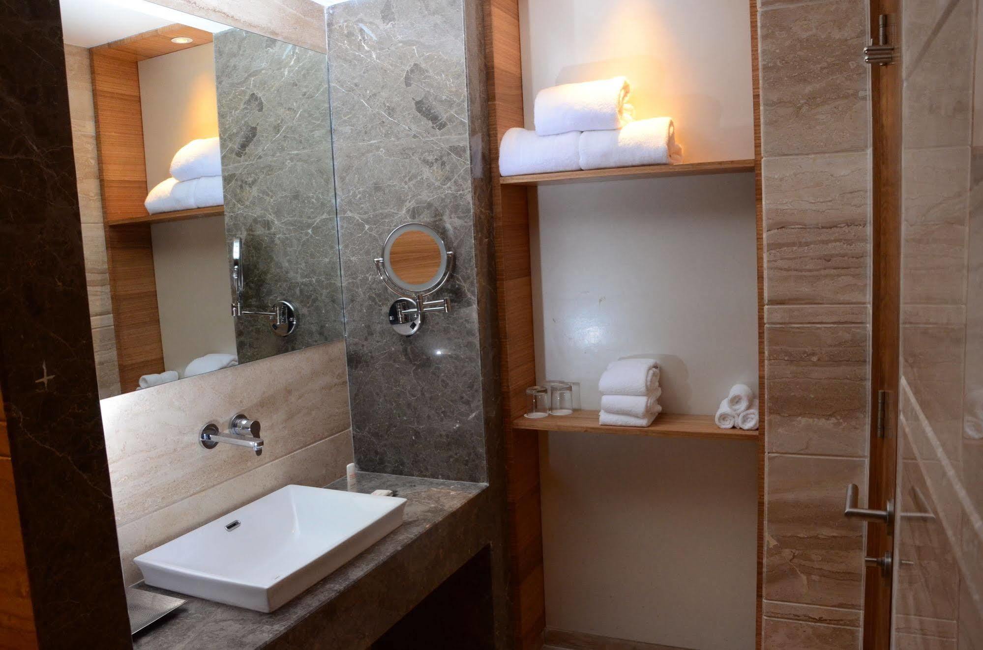 เรดิสัน บลู ชัมมู Hotel จามมู ภายนอก รูปภาพ